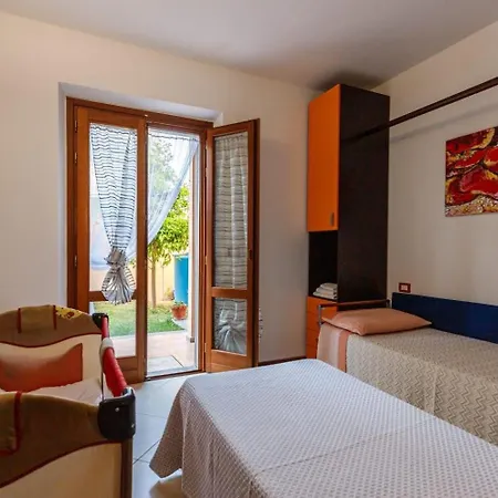 Casa Lilla 1 E 2 Casa Indipendente Con Giardino Appartement Oristano