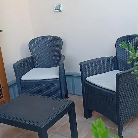 Casa Lilla 1 E 2 Casa Indipendente Con Giardino Oristano