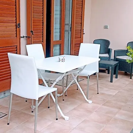 Casa Lilla 1 E 2 Casa Indipendente Con Giardino *