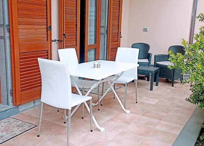 Casa Lilla 1 E 2 Casa Indipendente Con Giardino *