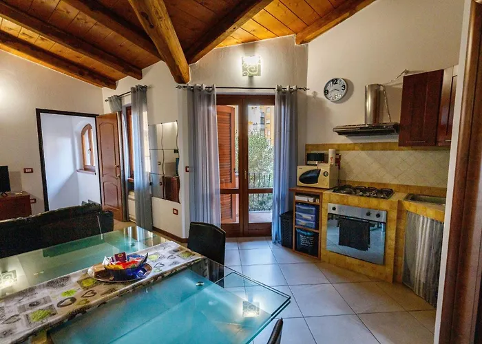 Апартаменты Casa Lilla 1 E 2 Casa Indipendente Con Giardino Ористано